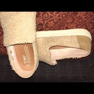 Toms blush colored plush comfort sliders womens sz 8.5